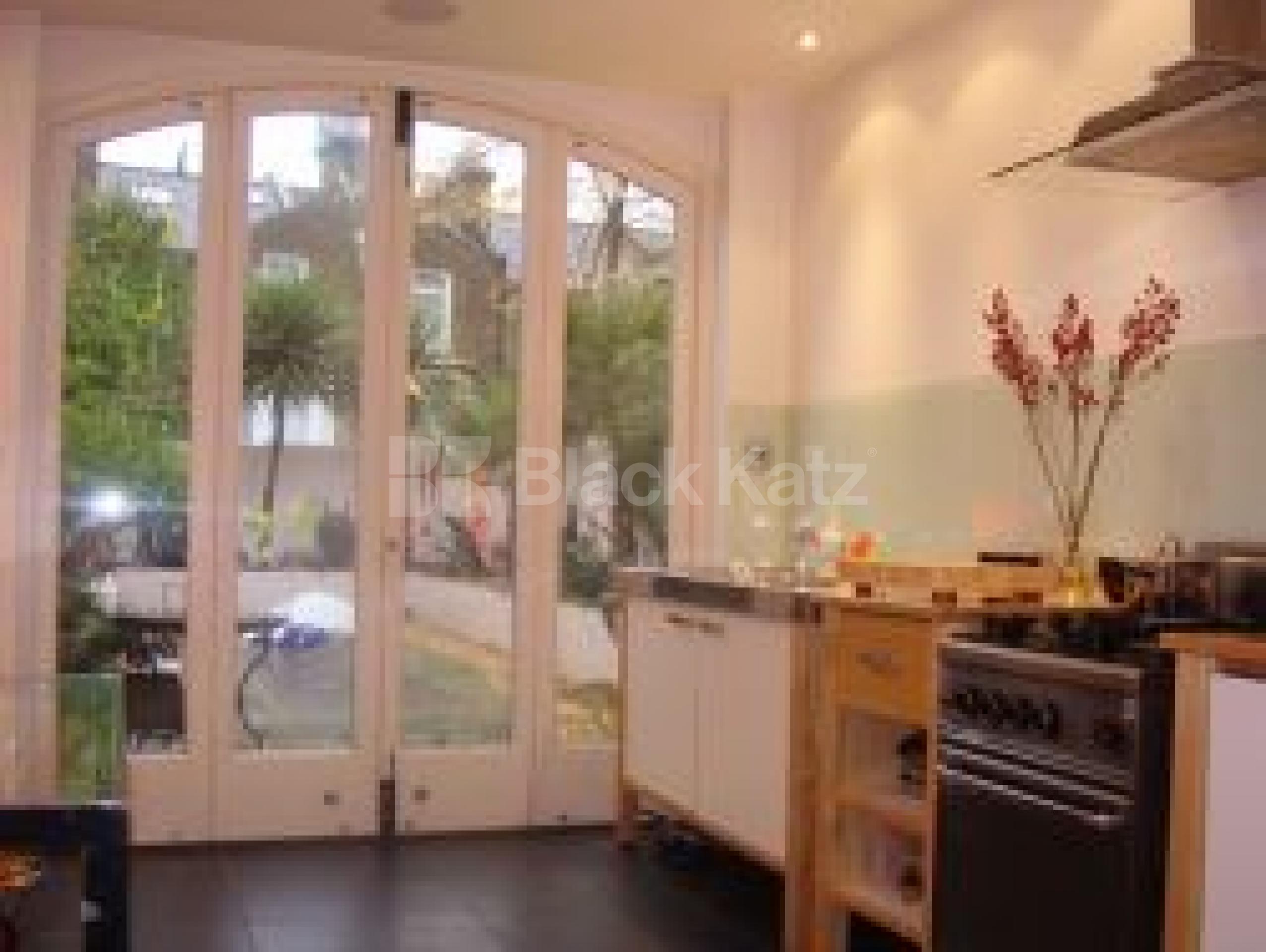 			3 Bedroom, 1 bath, 1 reception Flat			 Maury Road, STOKE NEWINGTON N16 N16