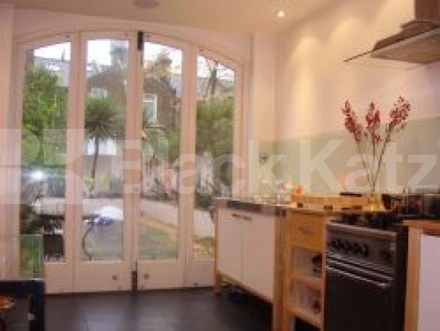 			3 Bedroom, 1 bath, 1 reception Flat			 Maury Road, STOKE NEWINGTON N16