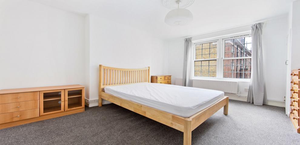 			LET , 3 Bedroom, 1 bath, 1 reception Apartment			 Mawbey Road, SE1
