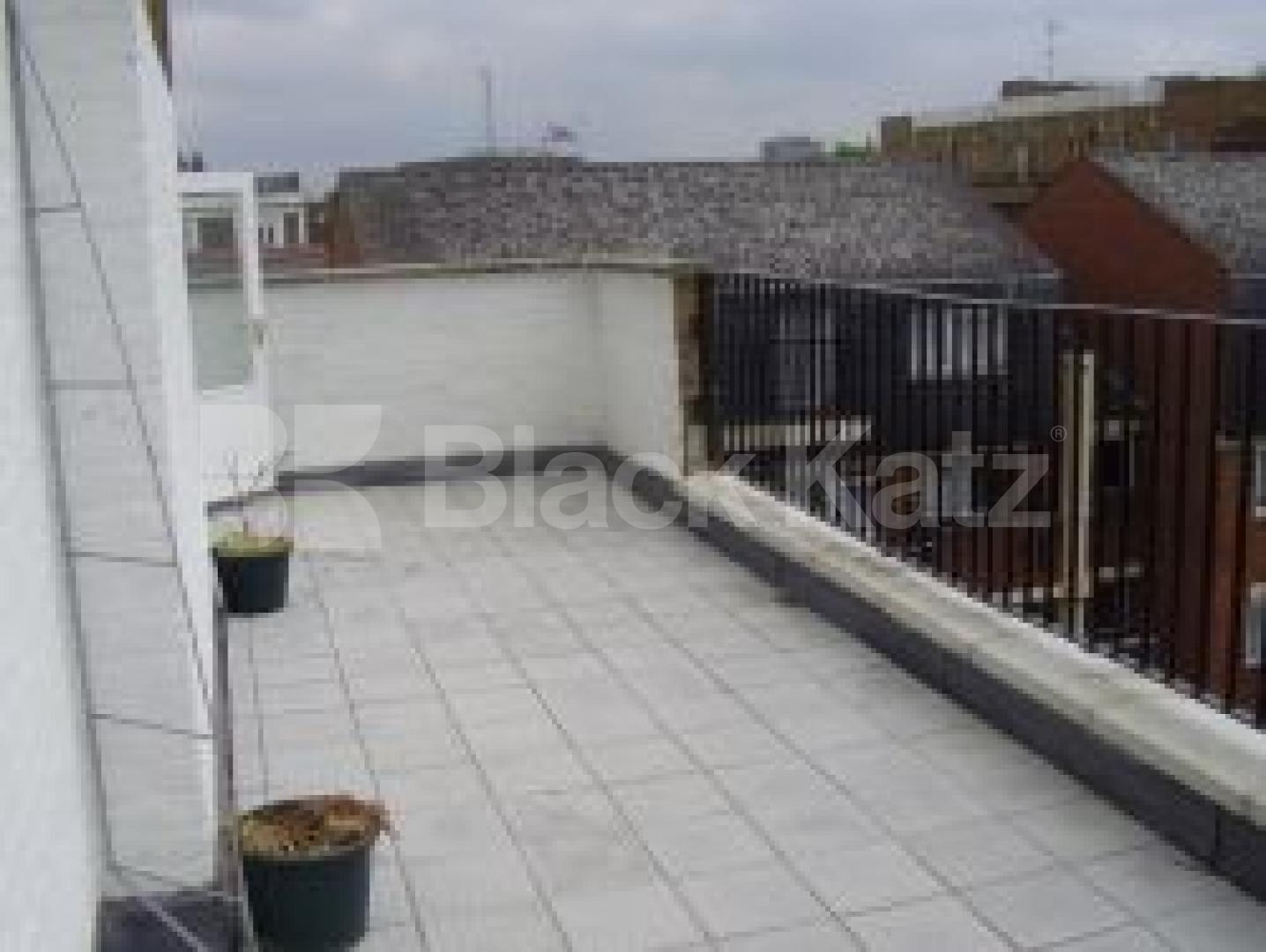 			Great For 3 Sharers !!!!, 2 Bedroom, 1 bath, 1 reception Flat			 Maygood Street, ANGEL/ISLINGTON