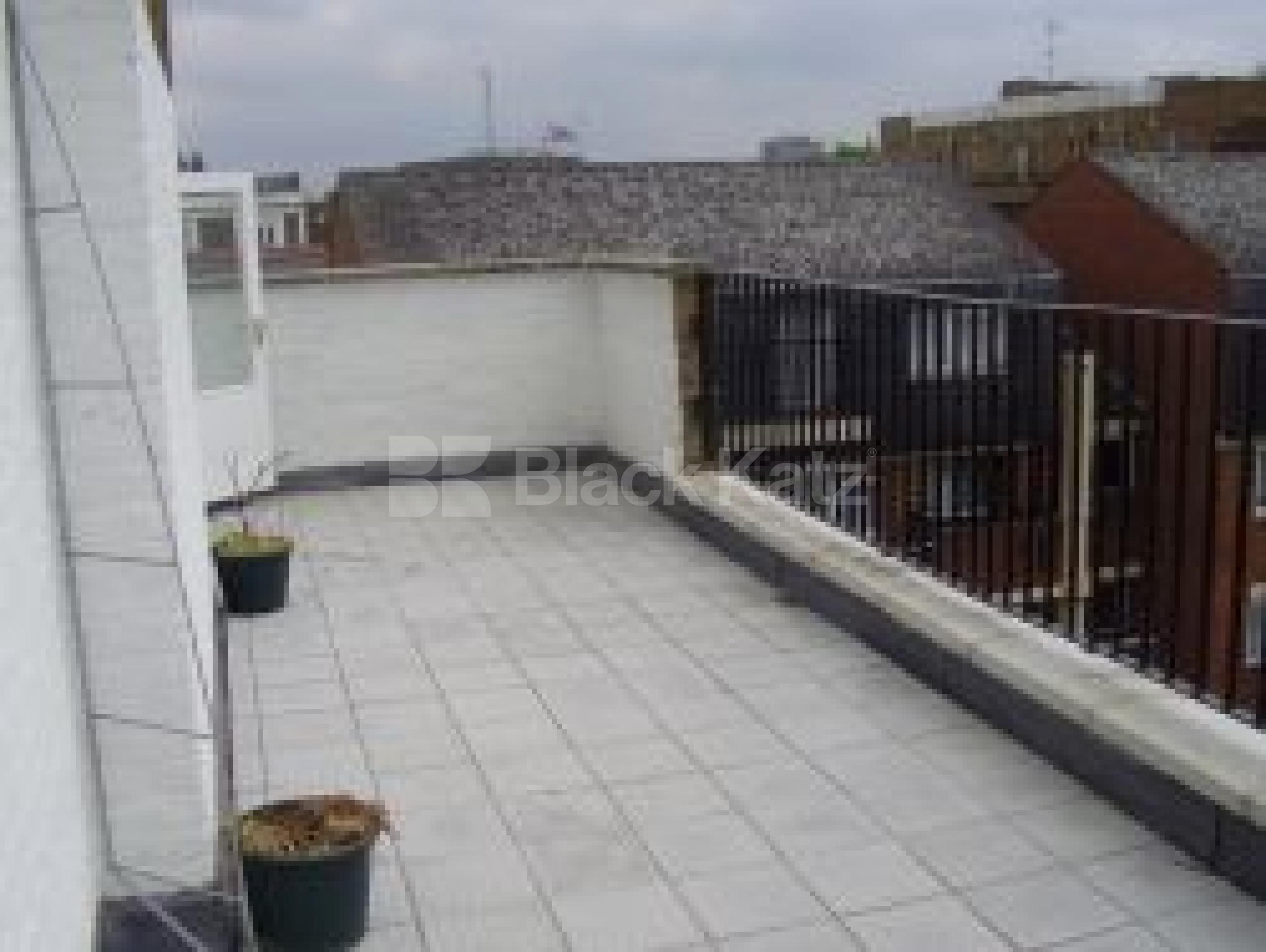 			Great For 3 Sharers !!!!, 2 Bedroom, 1 bath, 1 reception Flat			 Maygood Street, ANGEL/ISLINGTON N1