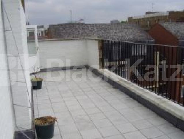 			Great For 3 Sharers !!!!, 2 Bedroom, 1 bath, 1 reception Flat			 Maygood Street, ANGEL/ISLINGTON