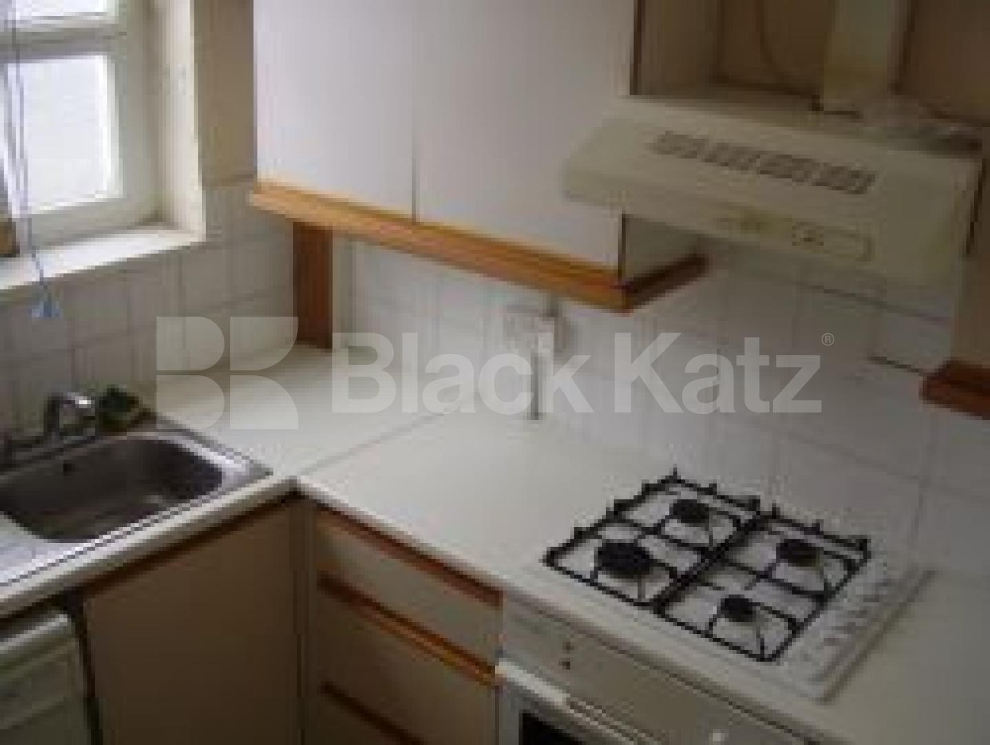 			Great For 3 Sharers !!!!, 2 Bedroom, 1 bath, 1 reception Flat			 Maygood Street, ANGEL/ISLINGTON