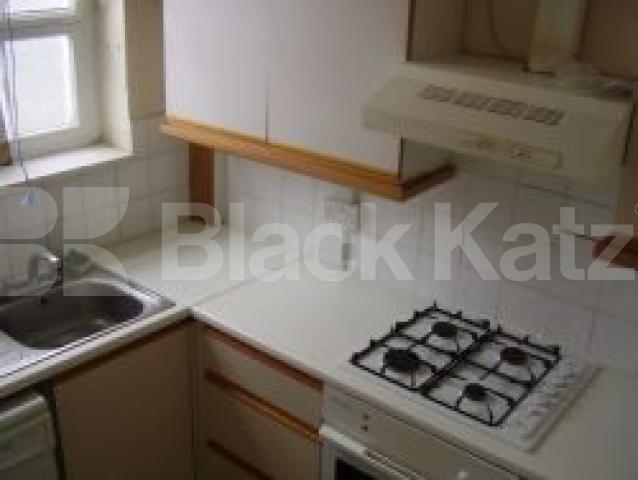 			Great For 3 Sharers !!!!, 2 Bedroom, 1 bath, 1 reception Flat			 Maygood Street, ANGEL/ISLINGTON