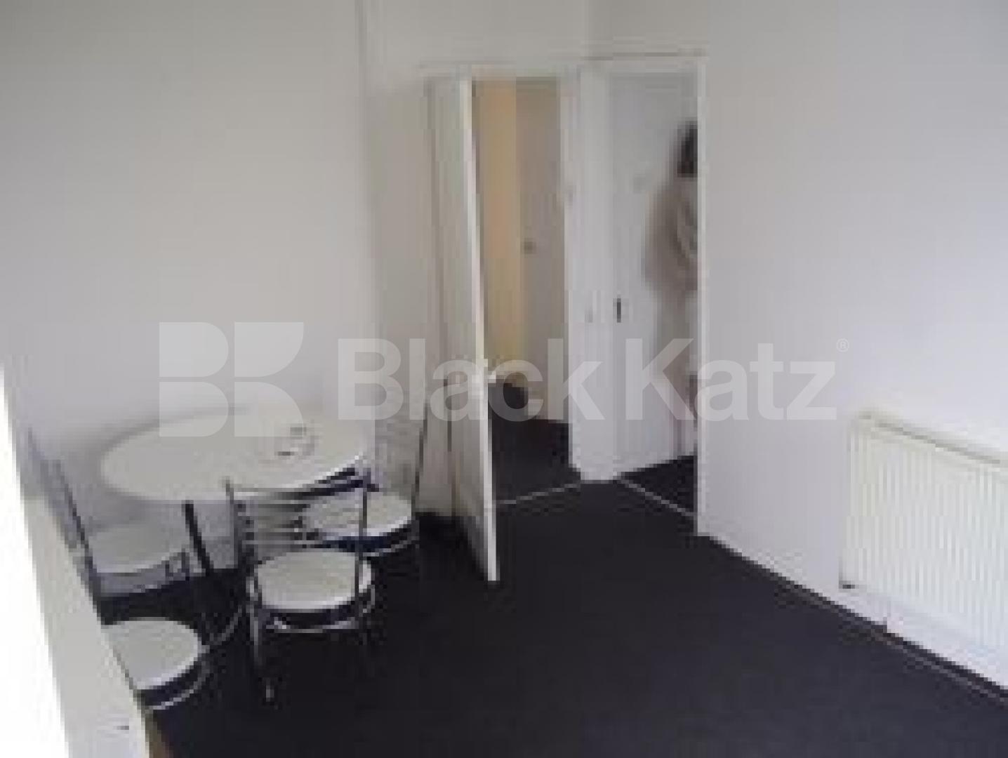 			Great For 3 Sharers !!!!, 2 Bedroom, 1 bath, 1 reception Flat			 Maygood Street, ANGEL/ISLINGTON