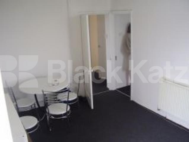 			Great For 3 Sharers !!!!, 2 Bedroom, 1 bath, 1 reception Flat			 Maygood Street, ANGEL/ISLINGTON