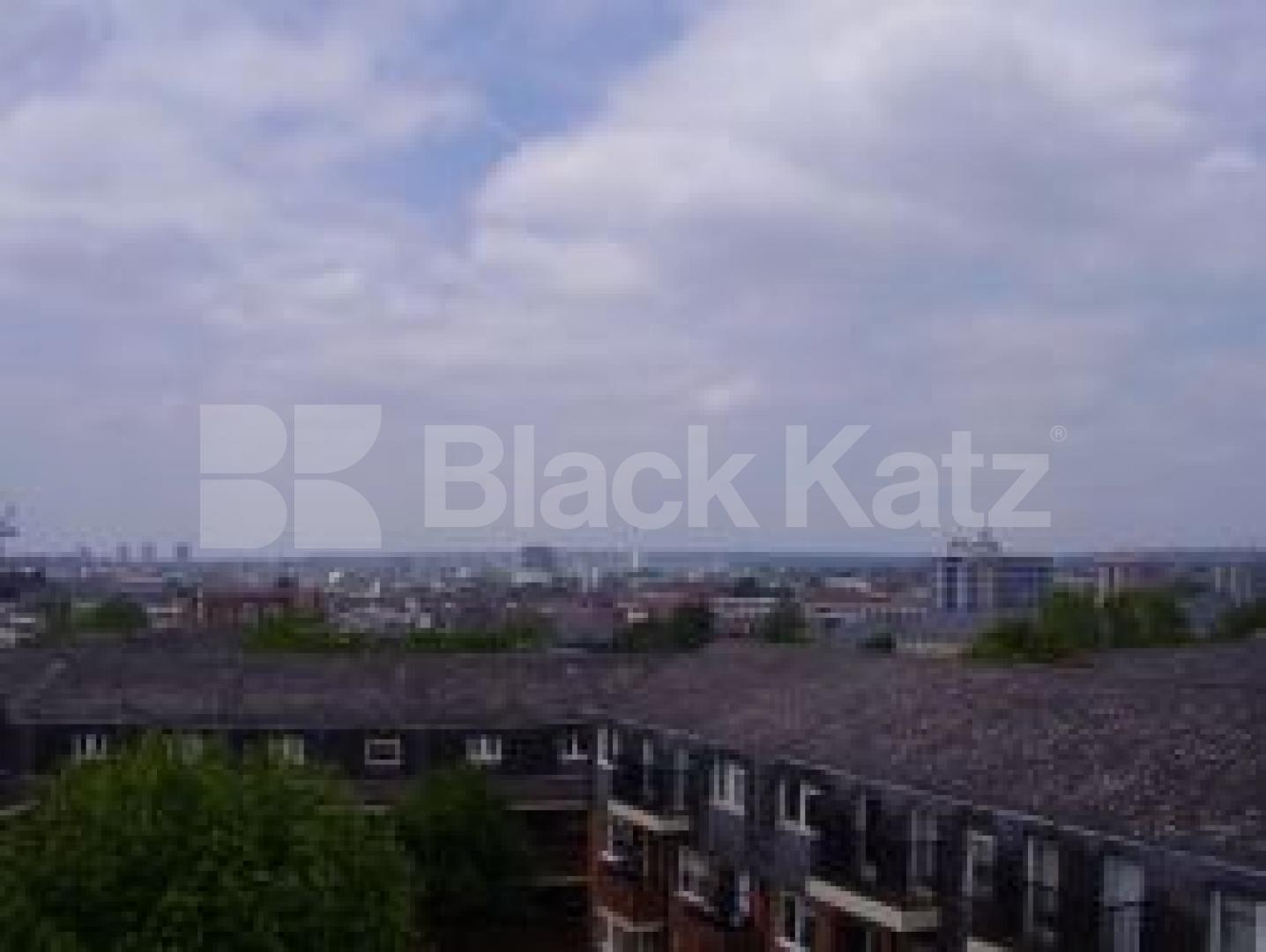 			Great For 3 Sharers !!!!, 2 Bedroom, 1 bath, 1 reception Flat			 Maygood Street, ANGEL/ISLINGTON