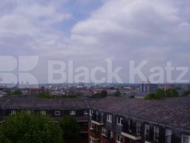 			Great For 3 Sharers !!!!, 2 Bedroom, 1 bath, 1 reception Flat			 Maygood Street, ANGEL/ISLINGTON