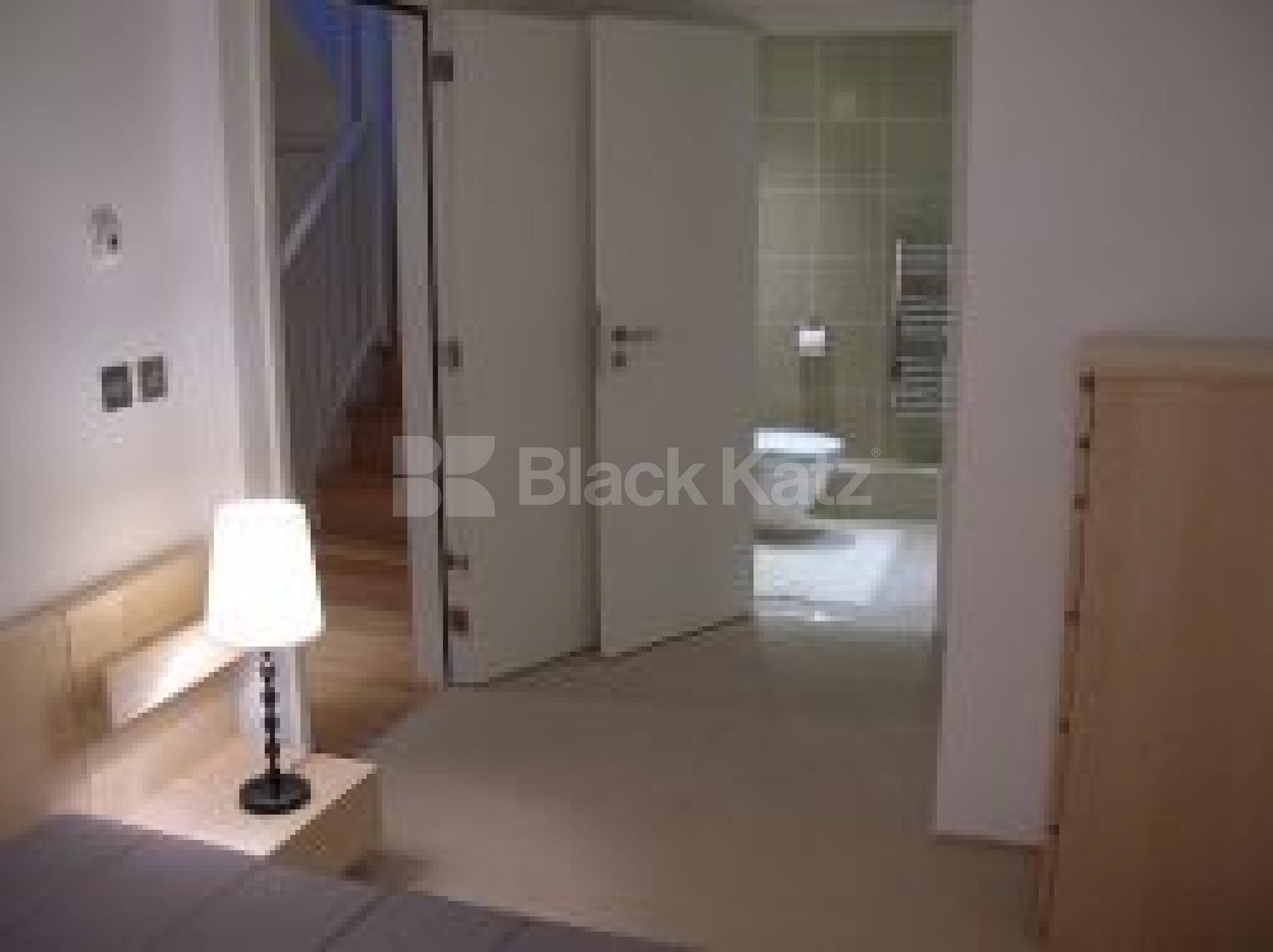 			New instruction, 2 Bedroom, 1 bath, 1 reception Mews House			 Lever Street, City ec1v