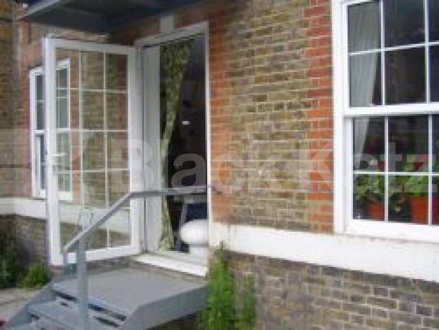 			2 Bedroom, 1 bath, 1 reception Flat			 Mill Row N1, HOXTON N1