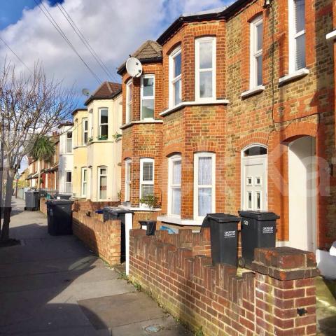 			NEW INSTRUCTION, 2 Bedroom, 1 bath, 1 reception Flat			 Queen Mary Road, West Norwood