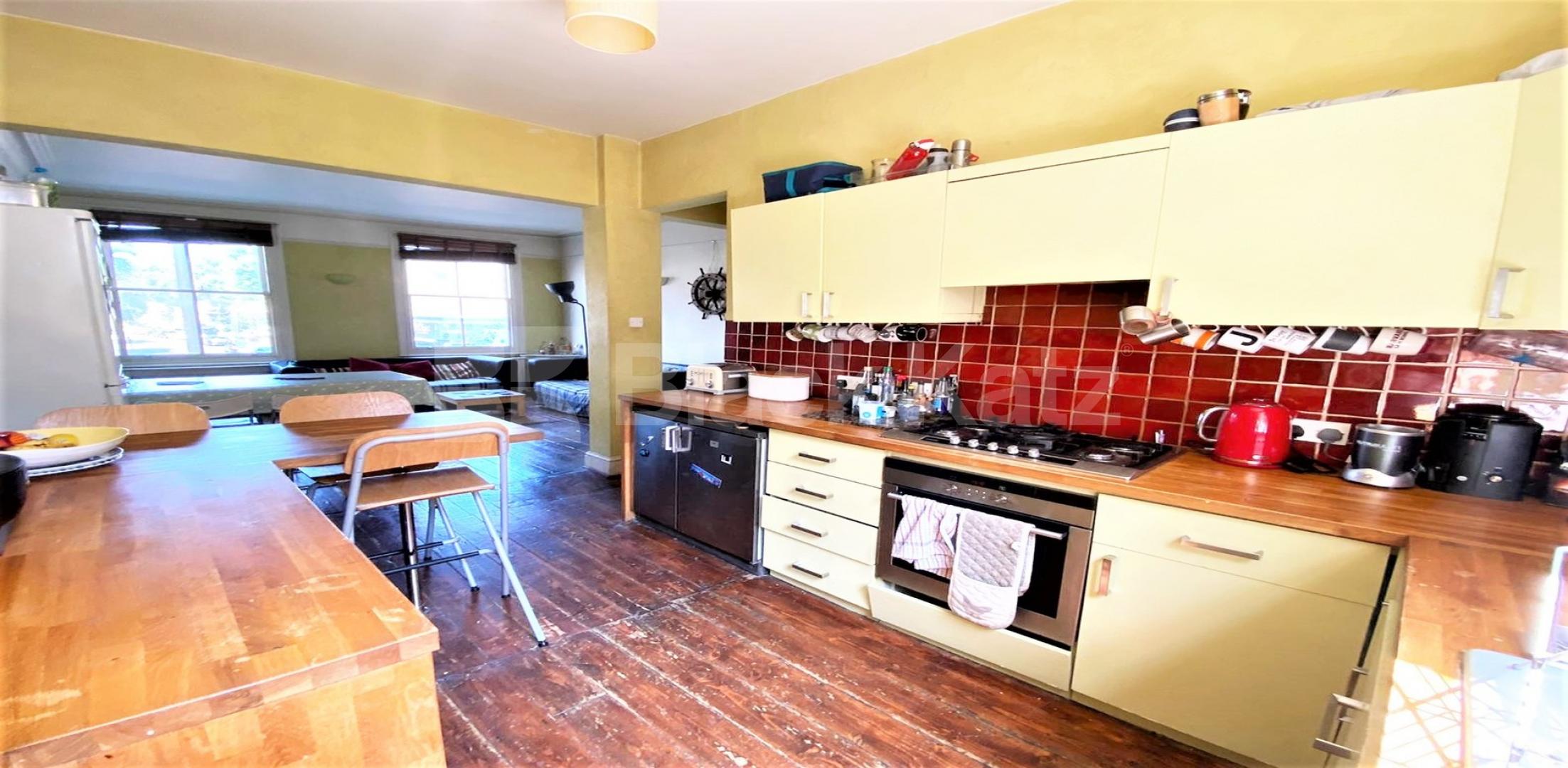 			4 Bedroom, 1 bath, 1 reception Flat			 Uxbridge Road , SHEPHERDS BUSH