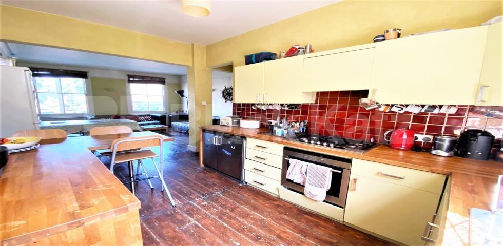 			4 Bedroom, 1 bath, 1 reception Flat			 Uxbridge Road , SHEPHERDS BUSH