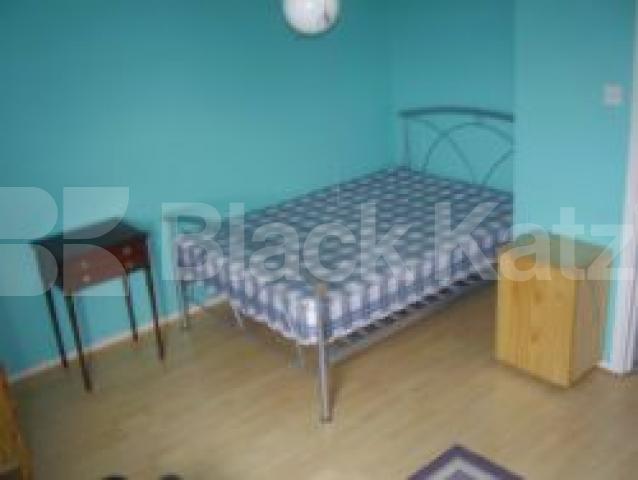 			3 Bedroom, 1 bath, 1 reception Flat			 Mowatt Close, ARCHWAY N19