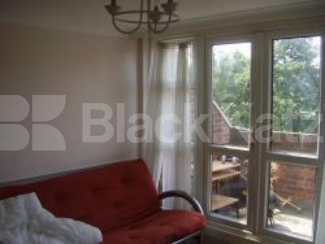 			3 Bedroom, 1 bath, 1 reception Flat			 Mowatt Close, ARCHWAY N19