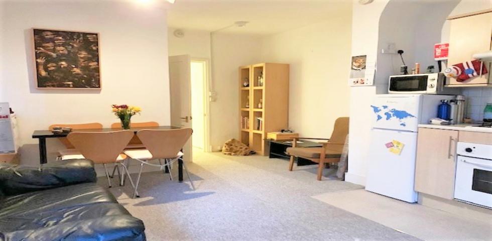 			PRIVATE GARDEN, 2 Bedroom, 1 bath, 1 reception Flat			 Mackeson Road, HAMPSTEAD HEATH