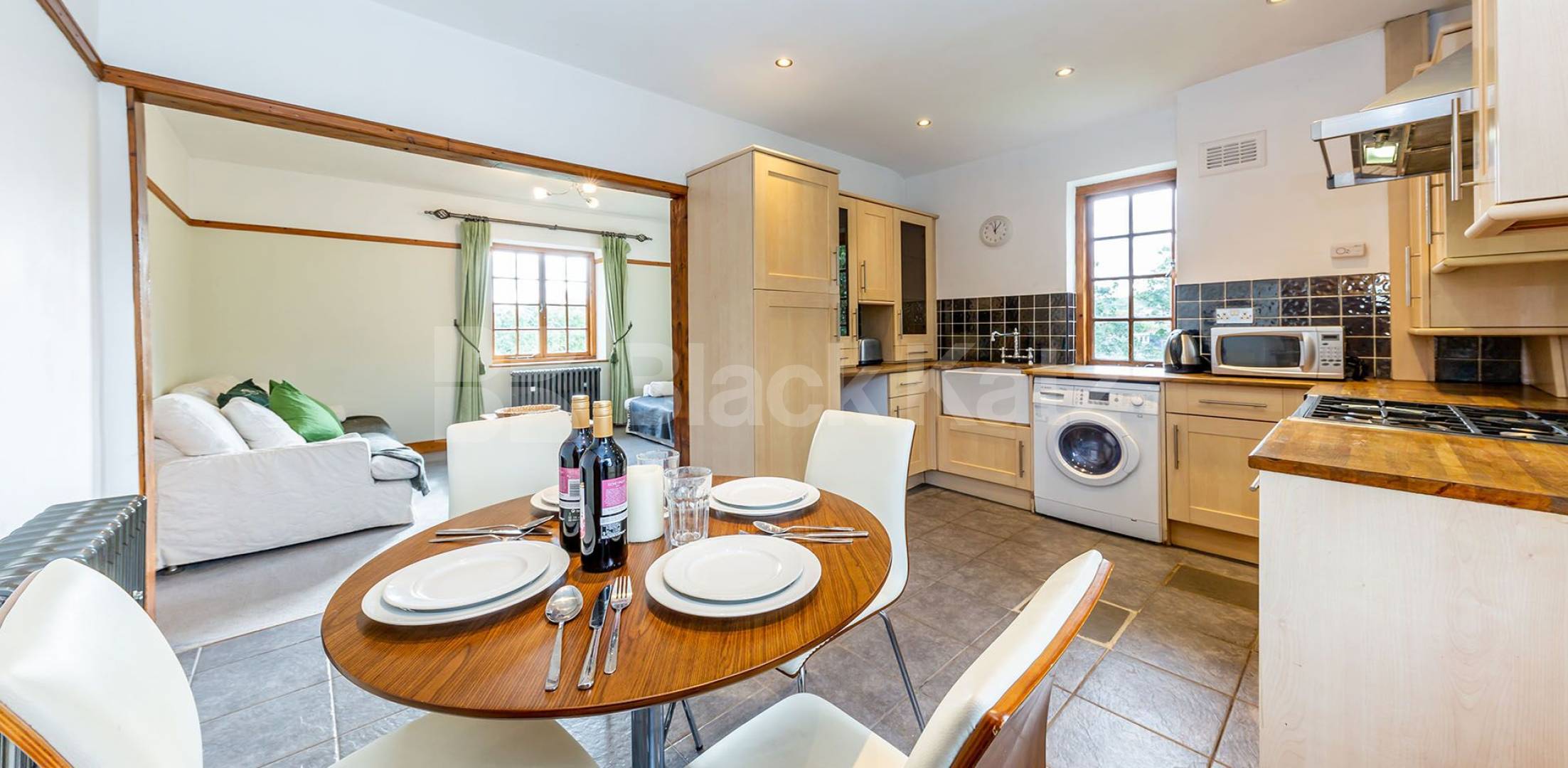 Stylish Contemporary 2-Bedroom Apartment in Exclusive Holybank Development Muswell Hill, Muswell Hill