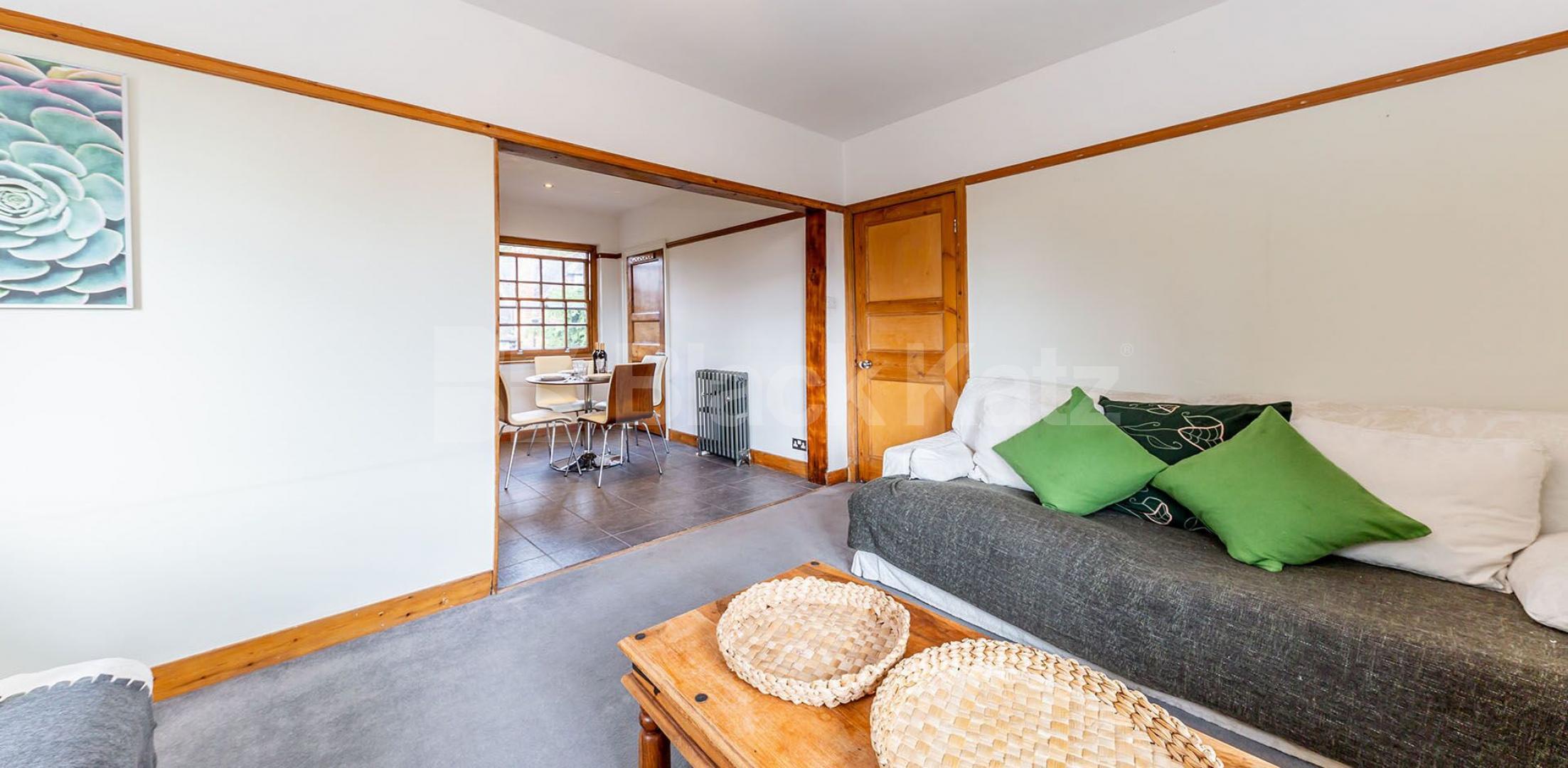 Stylish Contemporary 2-Bedroom Apartment in Exclusive Holybank Development Muswell Hill, Muswell Hill