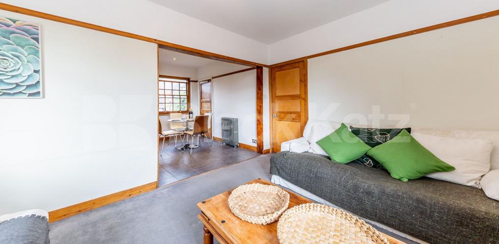 Stylish Contemporary 2-Bedroom Apartment in Exclusive Holybank Development Muswell Hill, Muswell Hill