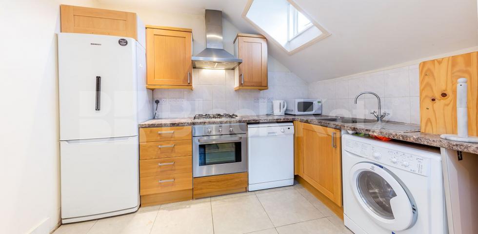 			NEW INSTRUCTION!, 3 Bedroom, 1 bath, 1 reception Flat			 Muswell Avenue, MUSWELL HILL 