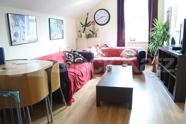 			NEW INSTRUCTION!, 3 Bedroom, 1 bath, 1 reception Flat			 Muswell Avenue, MUSWELL HILL 