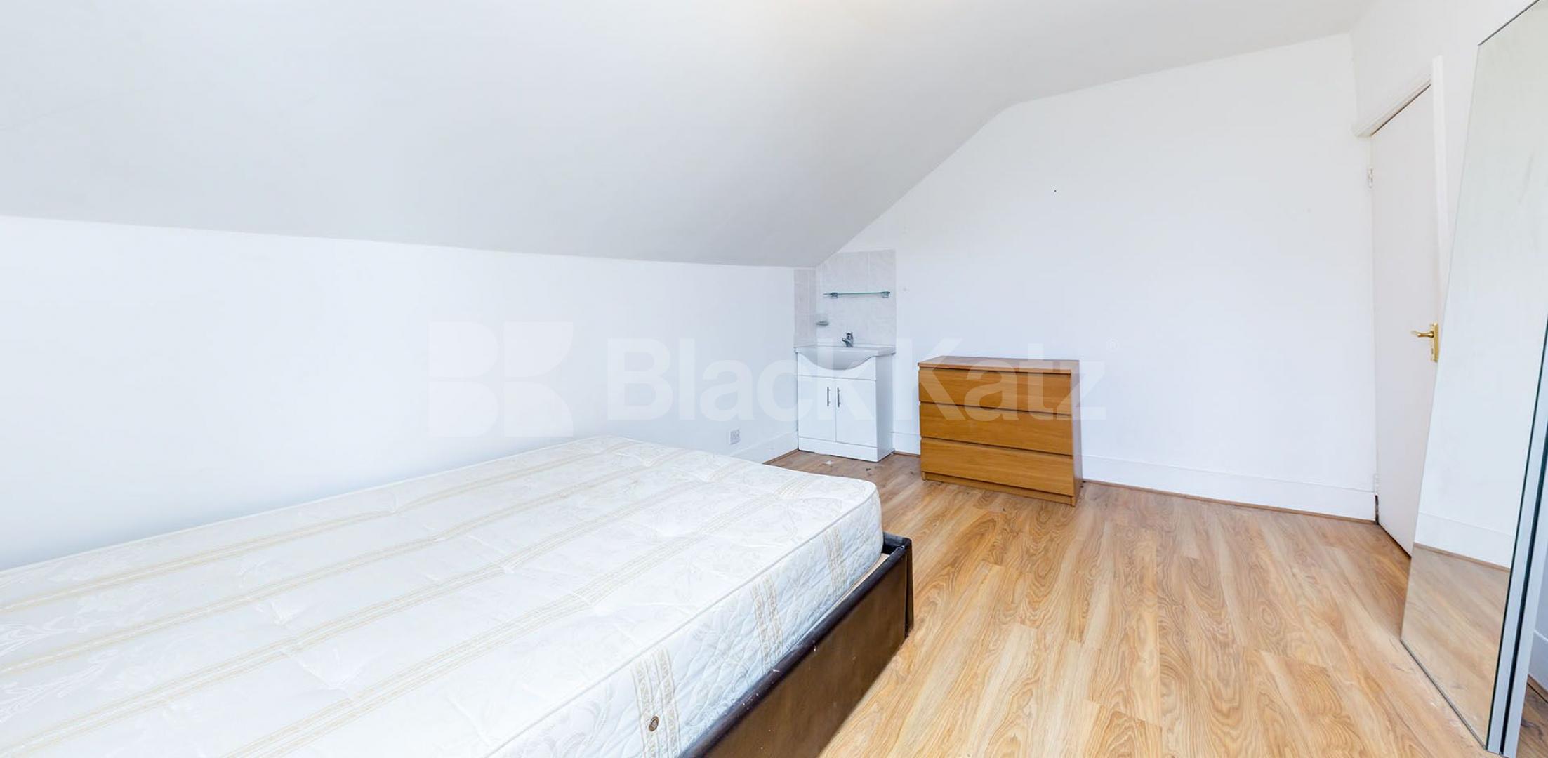 			NEW INSTRUCTION!, 3 Bedroom, 1 bath, 1 reception Flat			 Muswell Avenue, MUSWELL HILL 