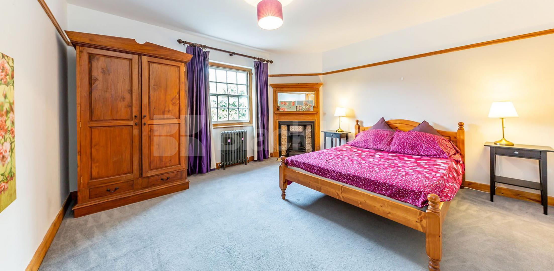 Stylish Contemporary 2-Bedroom Apartment in Exclusive Holybank Development Muswell Hill, Muswell Hill