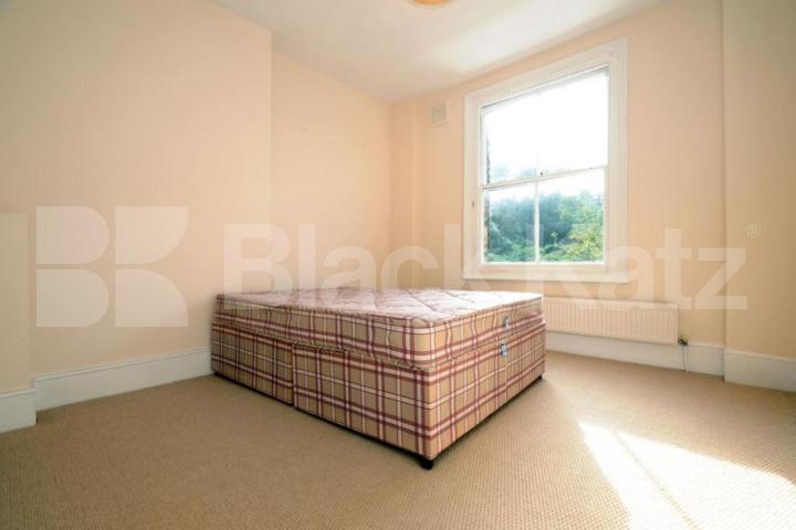 Light 2-bedroom home on Muswell Avenue N10 near amenities in Muswell Hill Muswell Avenue, Muswell Hill