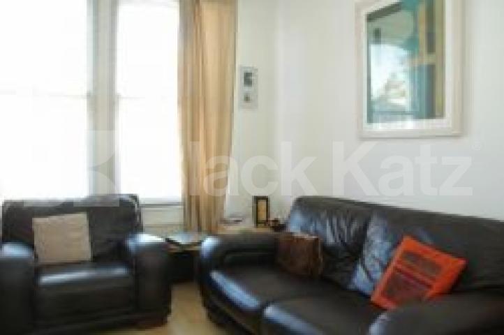 			MUST SEE !!!!!!!, 2 Bedroom, 1 bath, 1 reception Flat			 Connaught Road, FINSBURY PARK N4