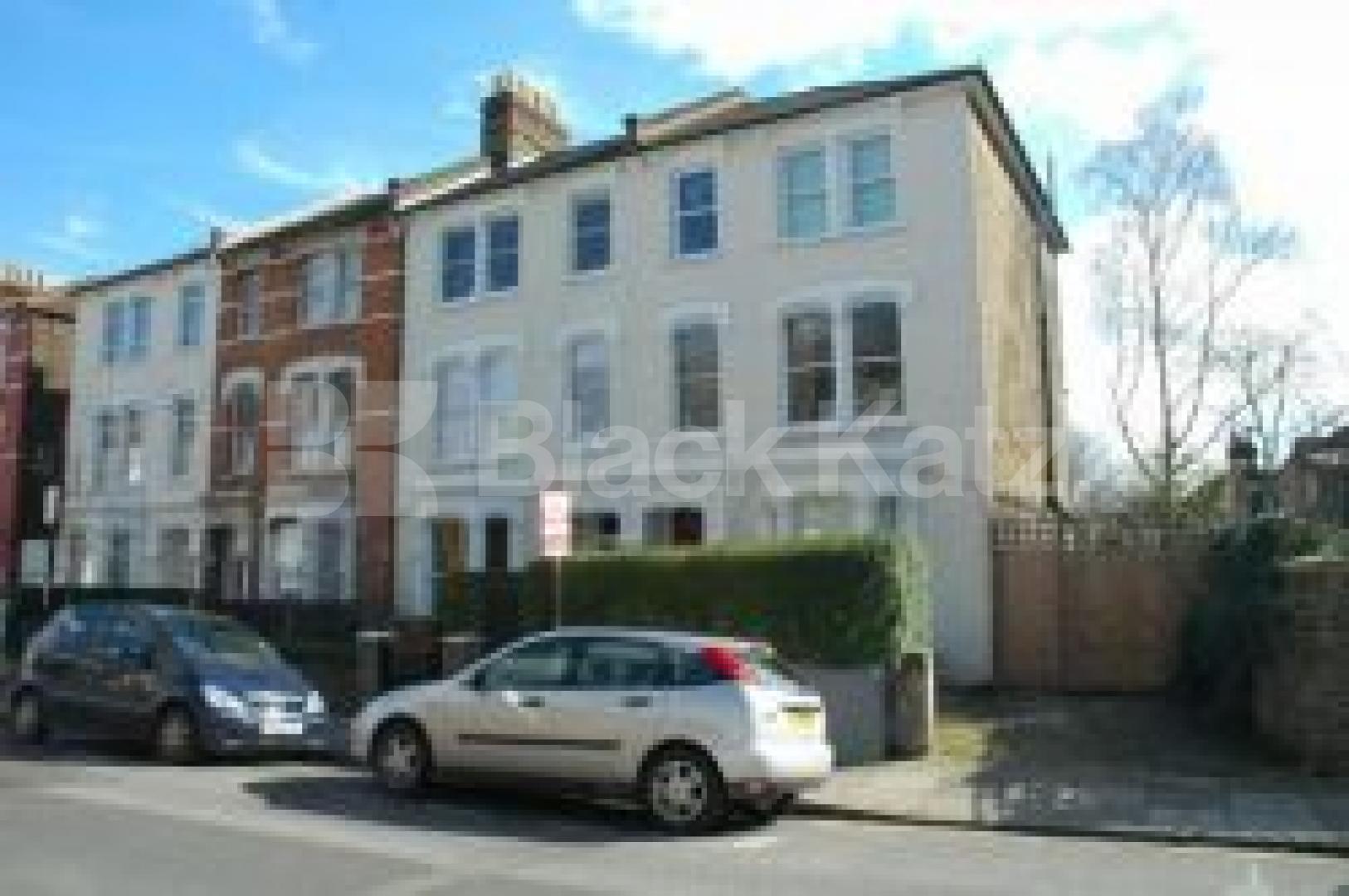 			MUST SEE !!!!!!!, 2 Bedroom, 1 bath, 1 reception Flat			 Connaught Road, FINSBURY PARK N4