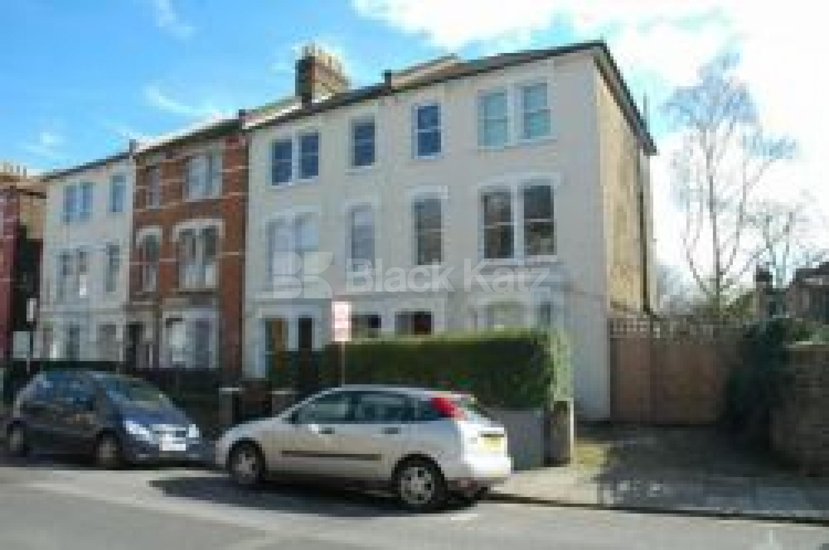 			MUST SEE !!!!!!!, 2 Bedroom, 1 bath, 1 reception Flat			 Connaught Road, FINSBURY PARK N4 N4