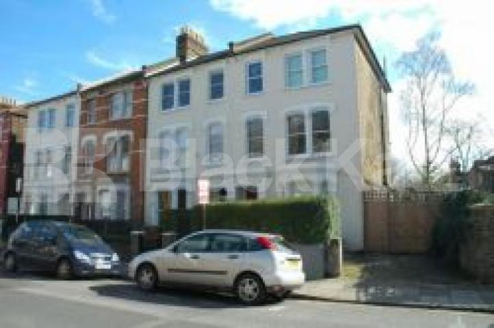 			MUST SEE !!!!!!!, 2 Bedroom, 1 bath, 1 reception Flat			 Connaught Road, FINSBURY PARK N4