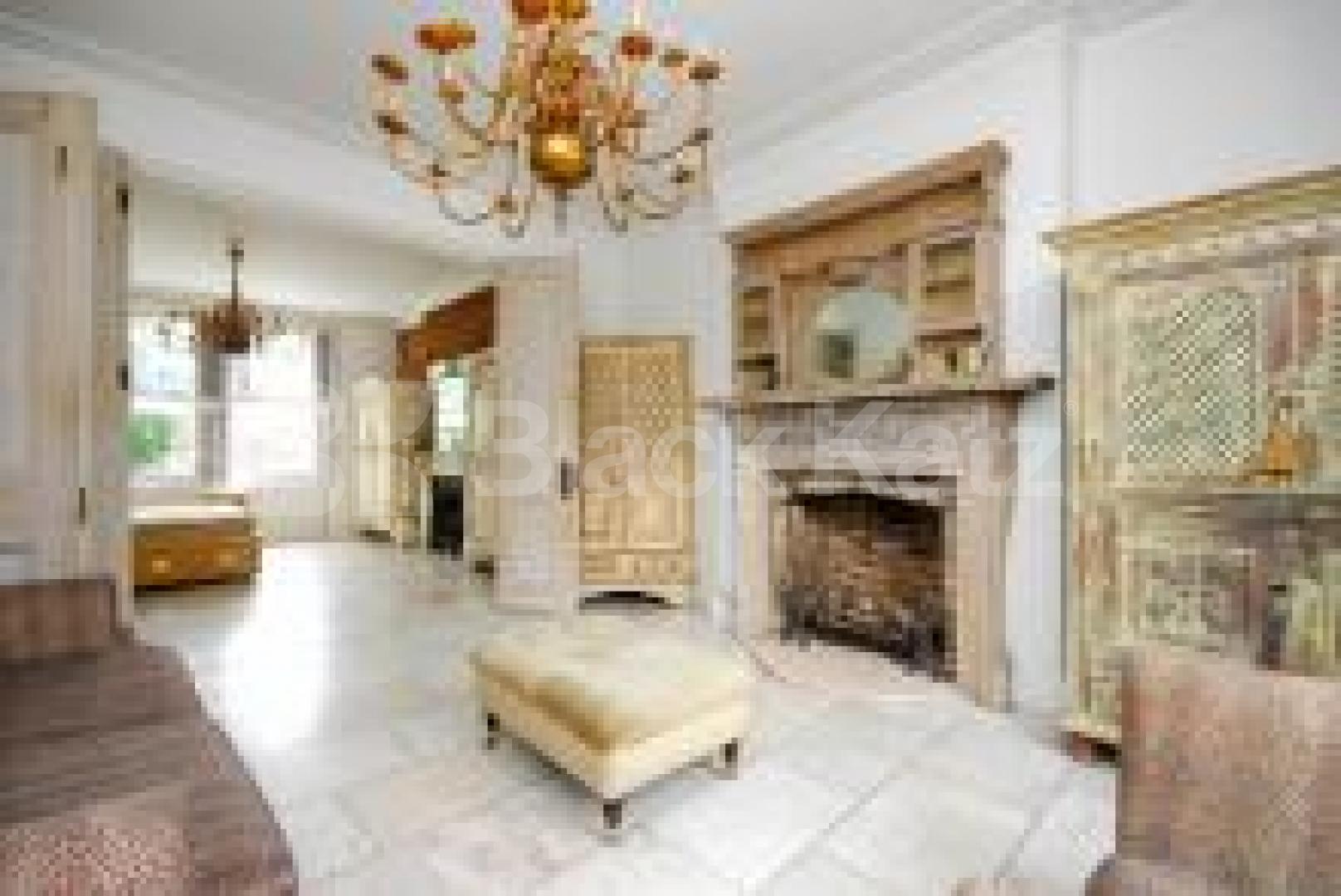 			5 Bedroom, 1 bath, 1 reception Detached House			 Park Avenue, ALEXANDRA PALACE