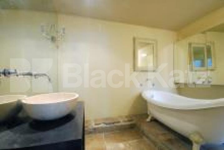 			5 Bedroom, 1 bath, 1 reception Detached House			 Park Avenue, ALEXANDRA PALACE