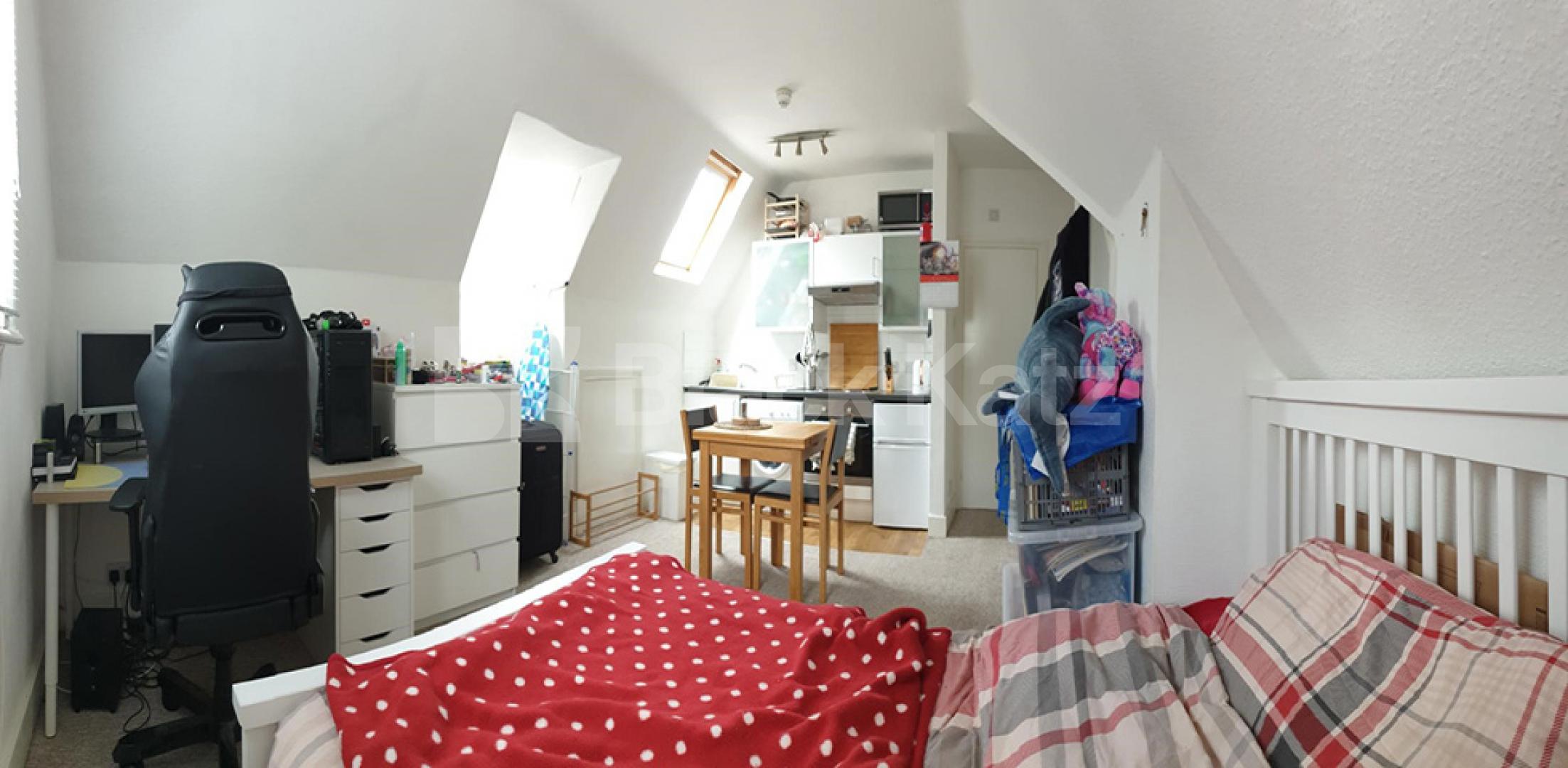 			Beautiful Period Conversion !, Studio Apartment, 1 bath, 1 reception Flat			 Avenue Road, Highgate