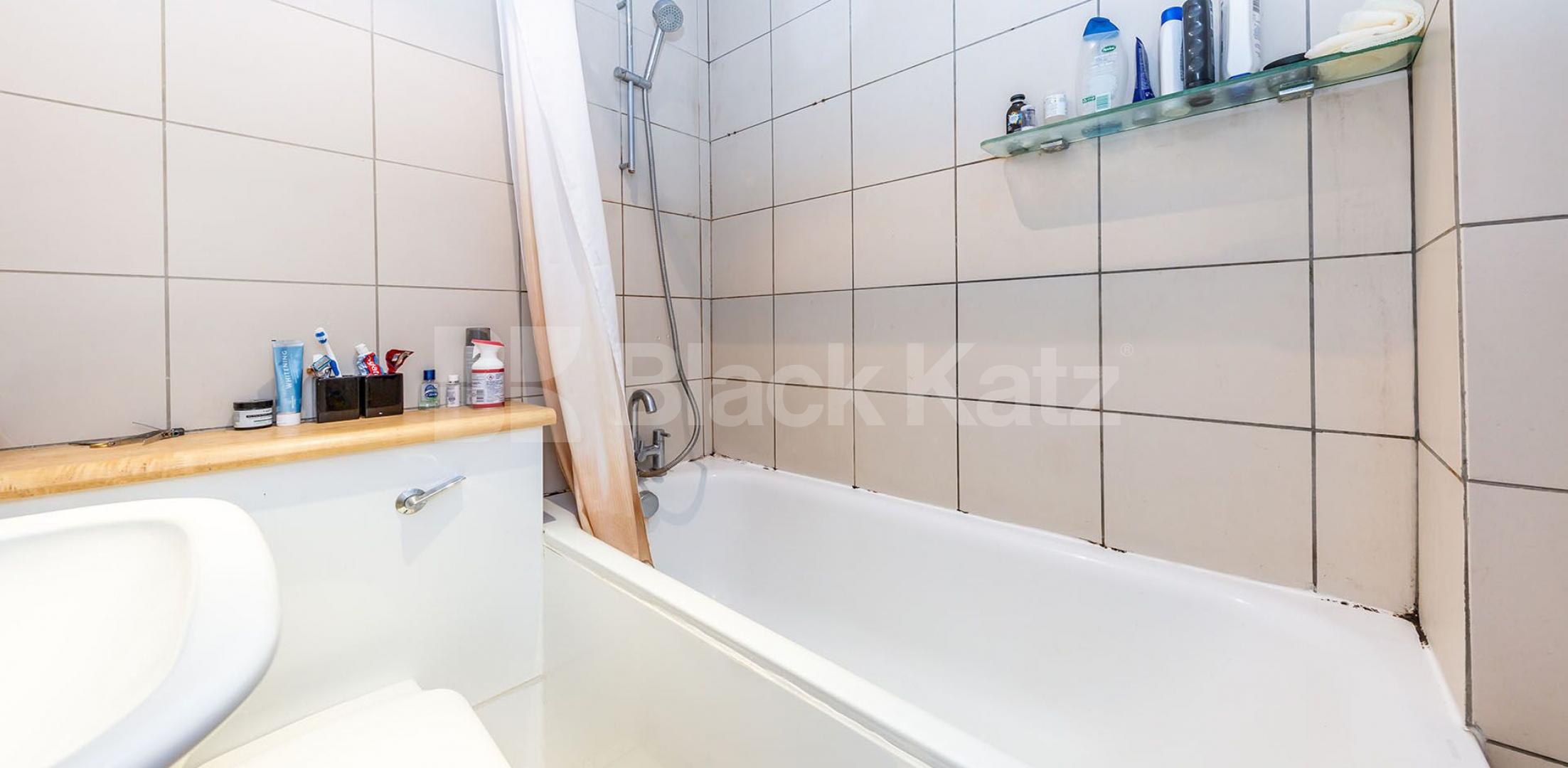 			Lovely 3 bedroom flat close to transport , 3 Bedroom, 1 bath, 1 reception Flat			 Palace Gates Road, ALEXANDRA PALACE