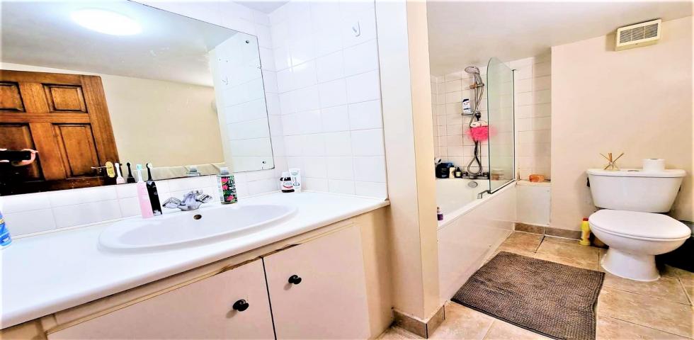 			1 Bedroom, 2 bath, 1 reception Flat			 Dollis Hill Lane, DOLLIS HILL