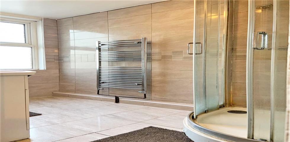 			4 Bedroom, 1 bath, 1 reception Flat			 High Road, WILLESDEN GREEN