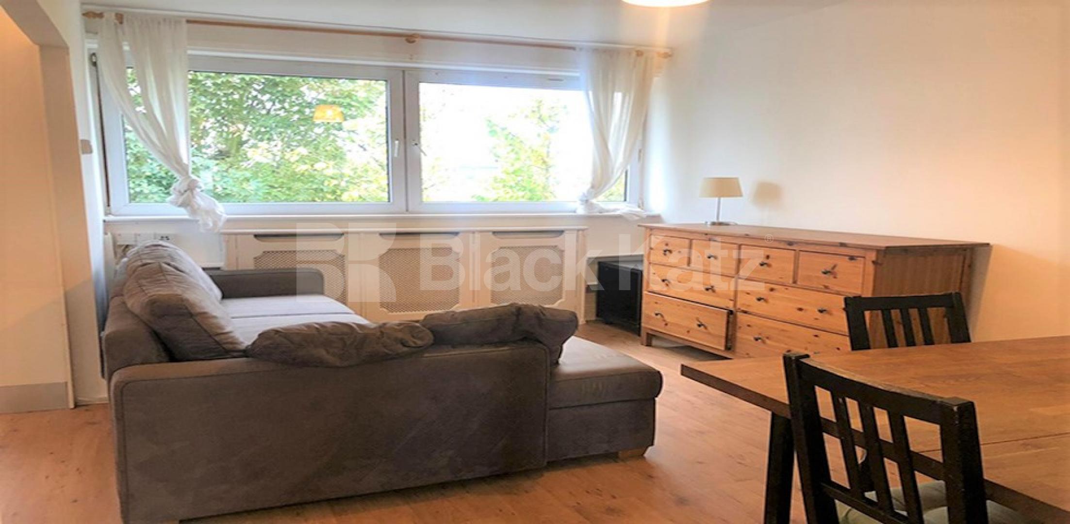 Spacious modern one bed minutes to Hampstead Heath, Tube & High St! New End Square, Hampstead