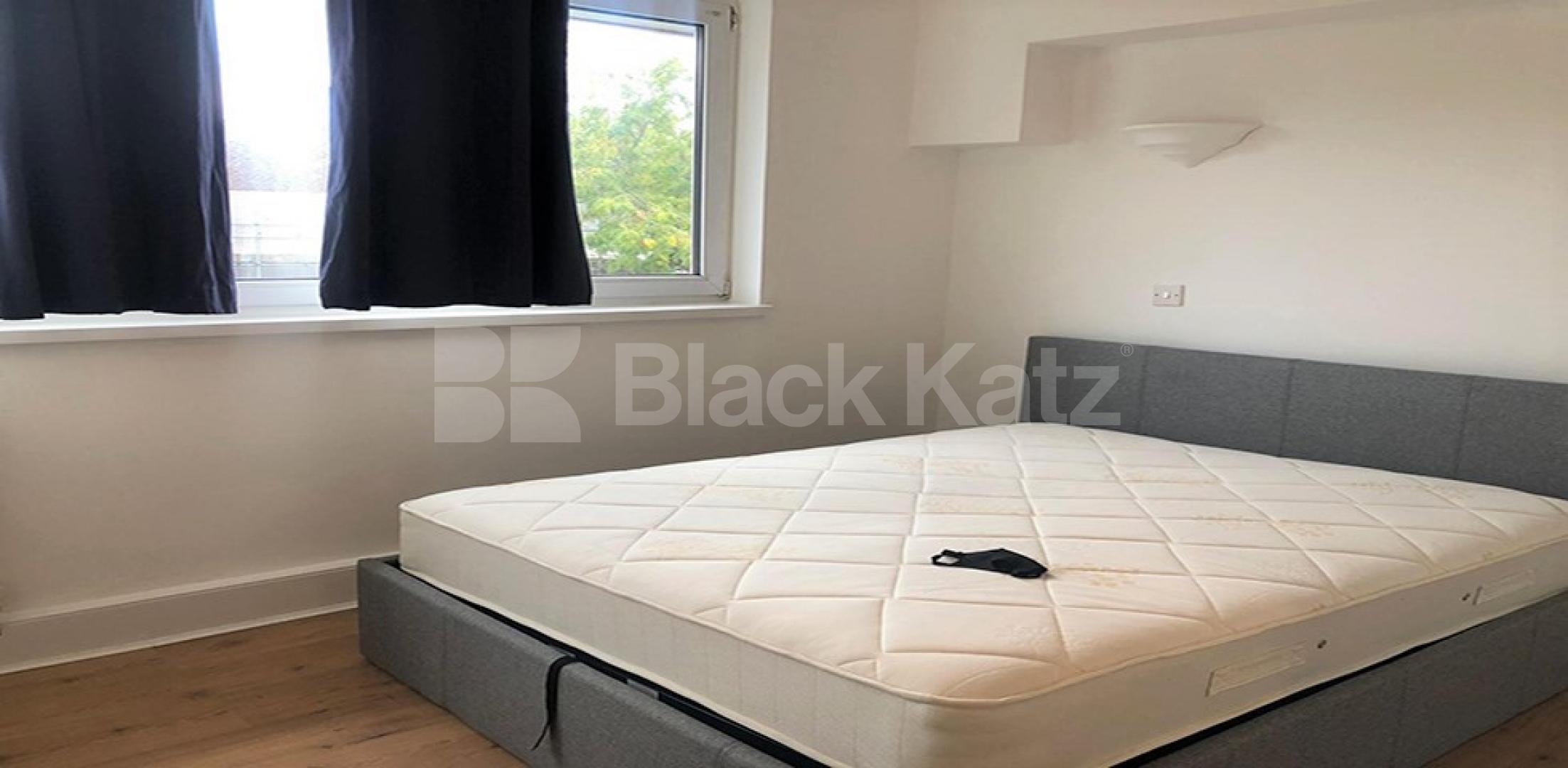 Spacious modern one bed minutes to Hampstead Heath, Tube & High St! New End Square, Hampstead