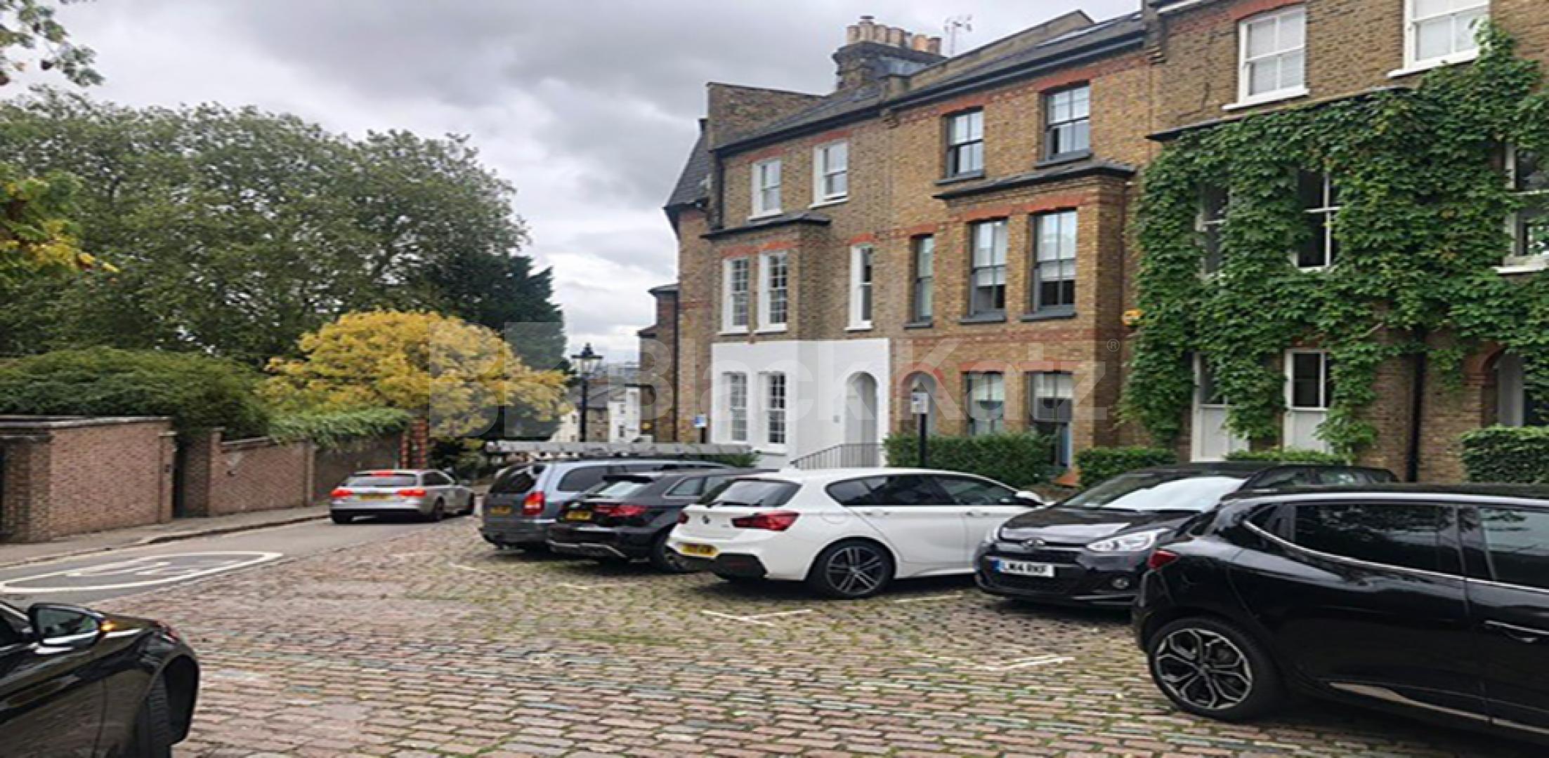 Spacious modern one bed minutes to Hampstead Heath, Tube & High St! New End Square, Hampstead