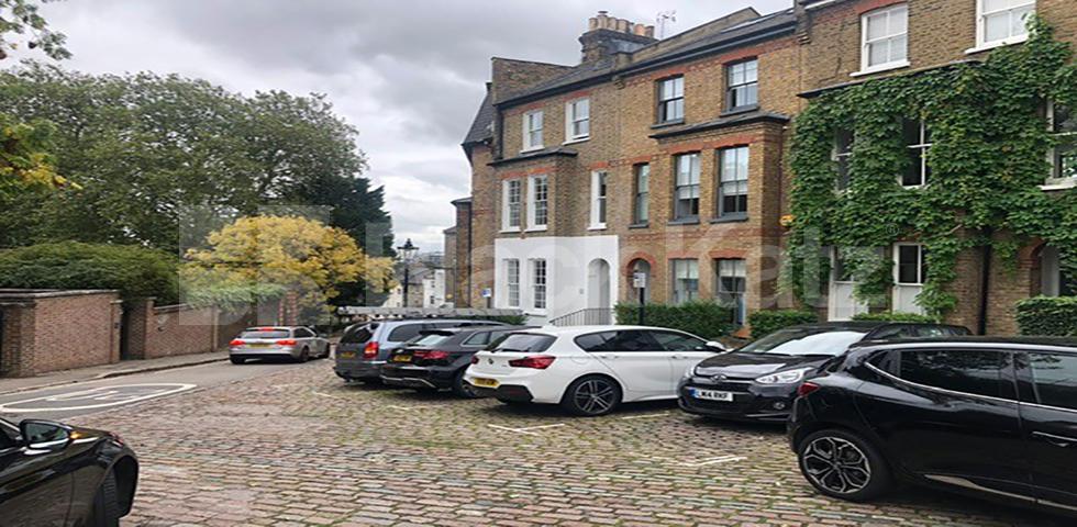 Spacious modern one bed minutes to Hampstead Heath, Tube & High St! New End Square, Hampstead