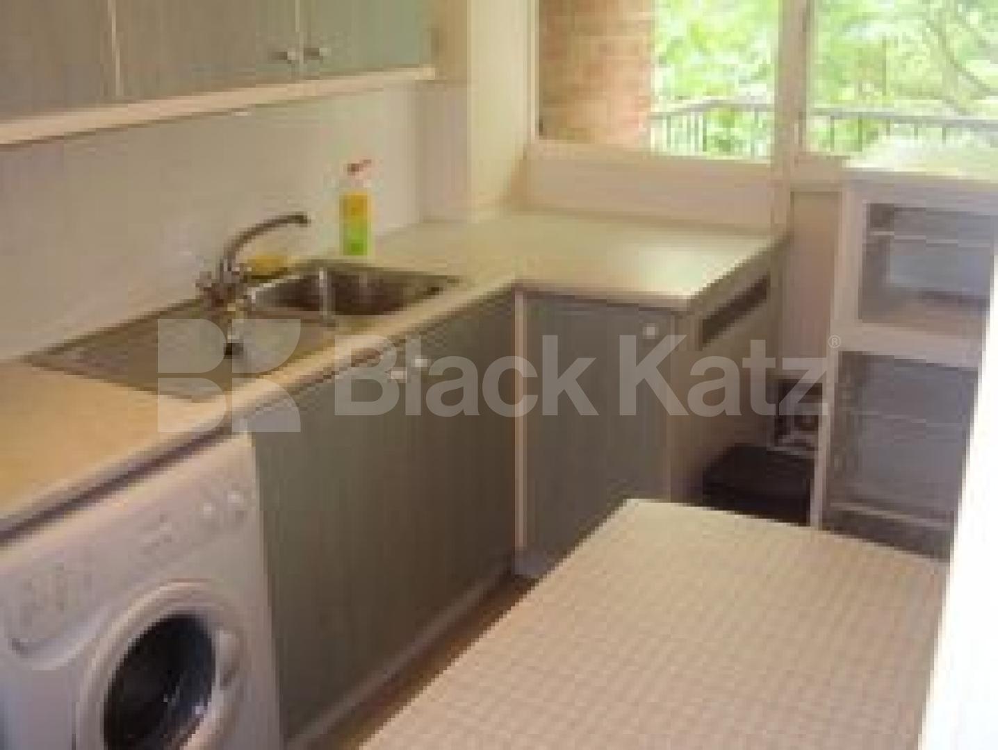 			2 Bedroom, 1 bath, 1 reception Flat			 Lordship Road, MANOR HOUSE N16