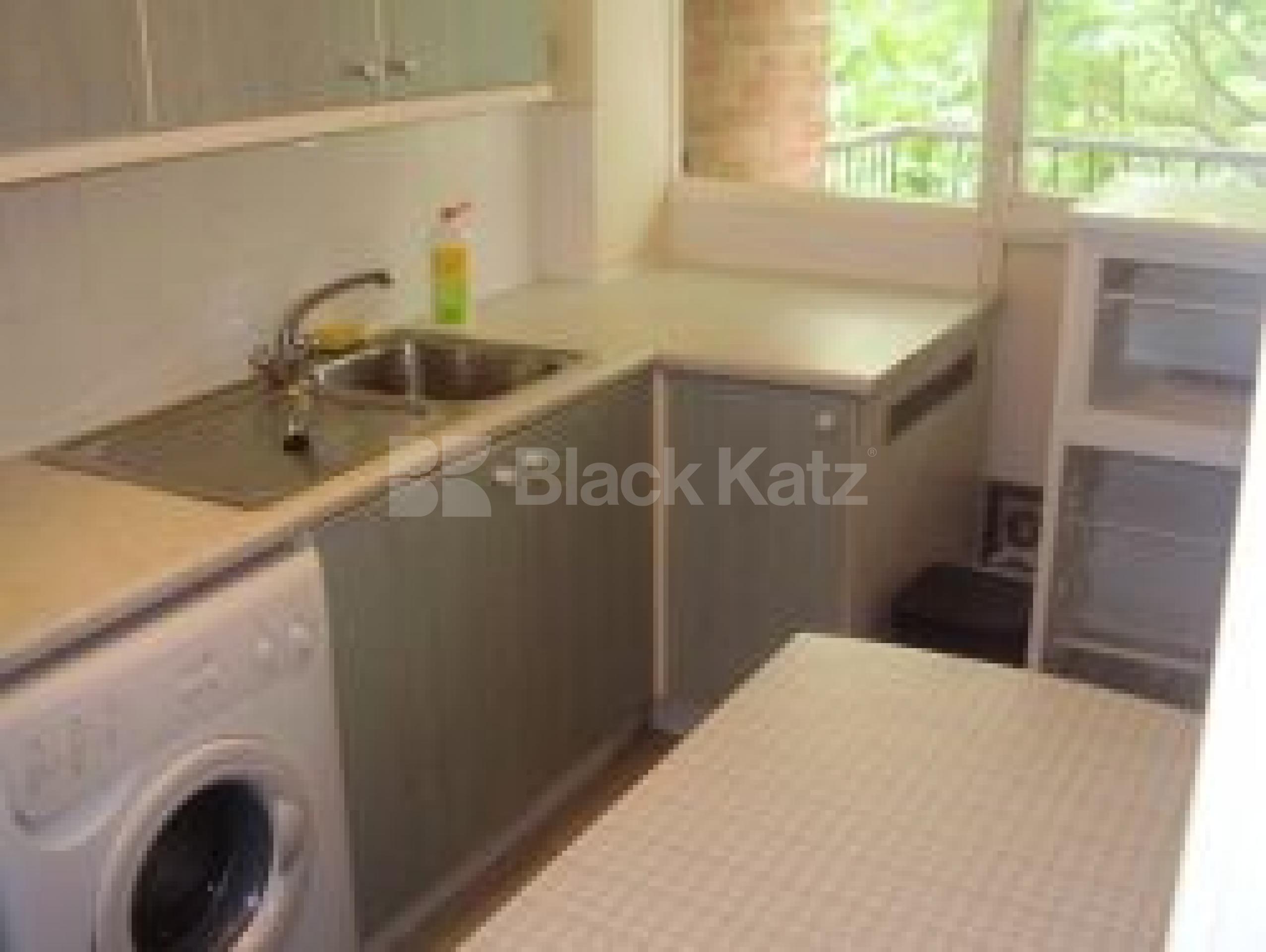 			2 Bedroom, 1 bath, 1 reception Flat			 Lordship Road, MANOR HOUSE N16 N16