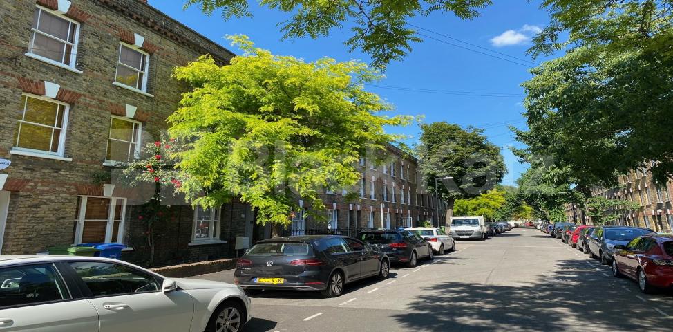 			LET , 4 Bedroom, 1 bath, 1 reception Terraced House			 Henshaw Street, Borough/Elephant and Castle