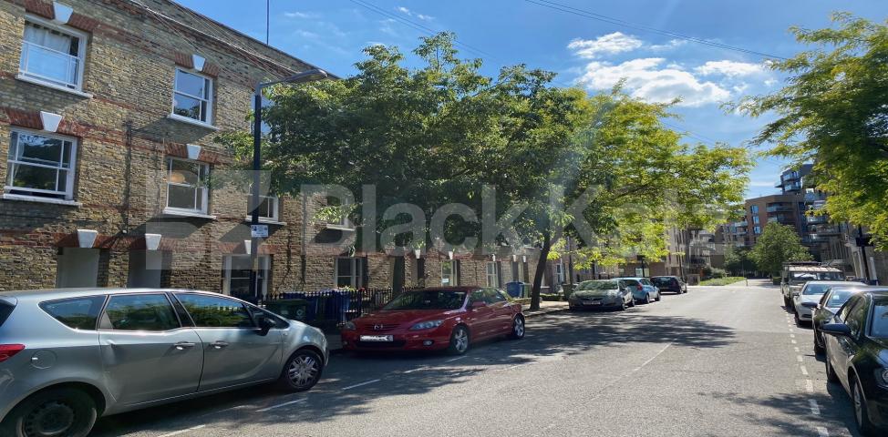 			LET , 3 Bedroom, 1 bath, 1 reception Terraced House			 Henshaw Street, Elephant and Castle