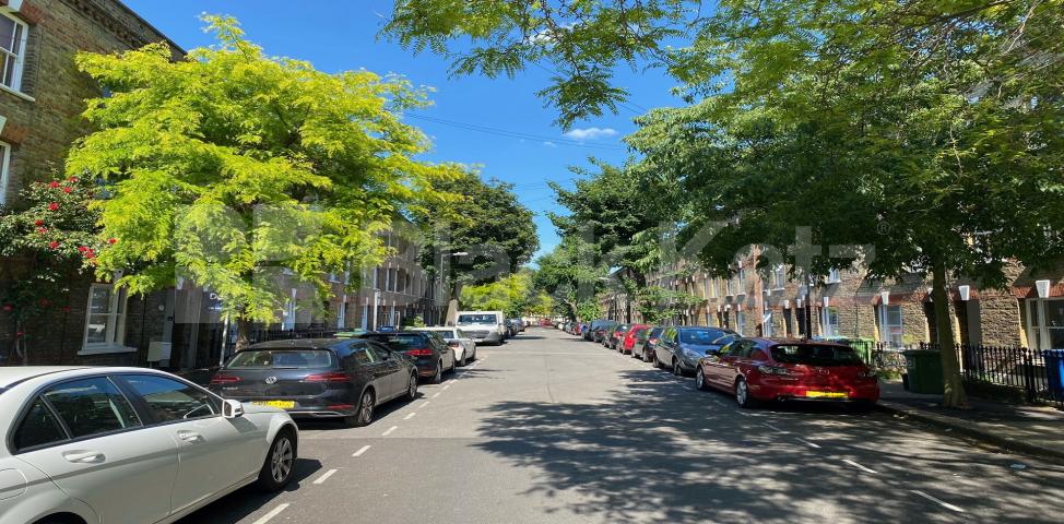 			NEW INSTRUCTION , 3 Bedroom, 1 bath, 2 reception Terraced House			 Henshaw Street, Elephant and Castle