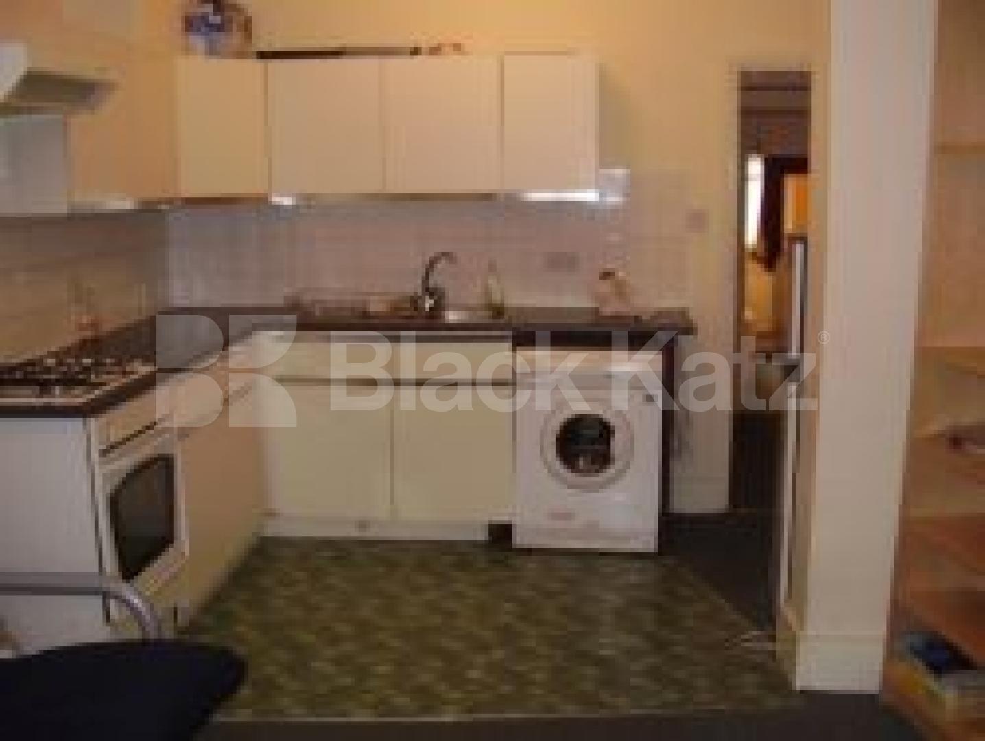 			2 Bedroom, 1 bath, 1 reception Flat			 Newington Green Road, ISLINGTON N1