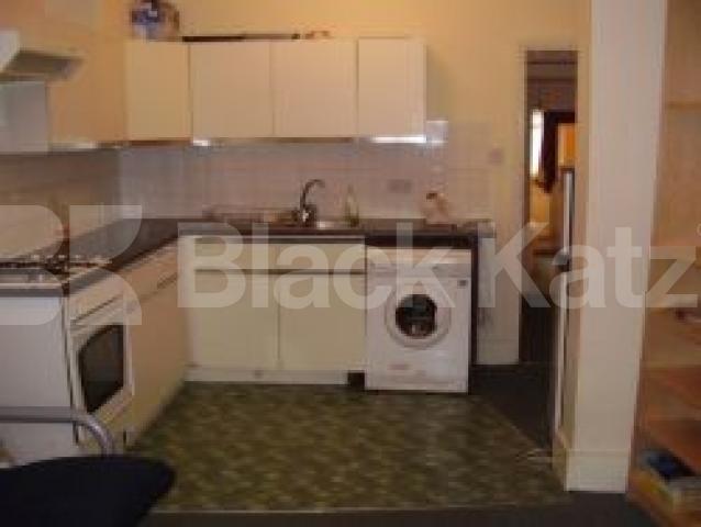 			2 Bedroom, 1 bath, 1 reception Flat			 Newington Green Road, ISLINGTON N1
