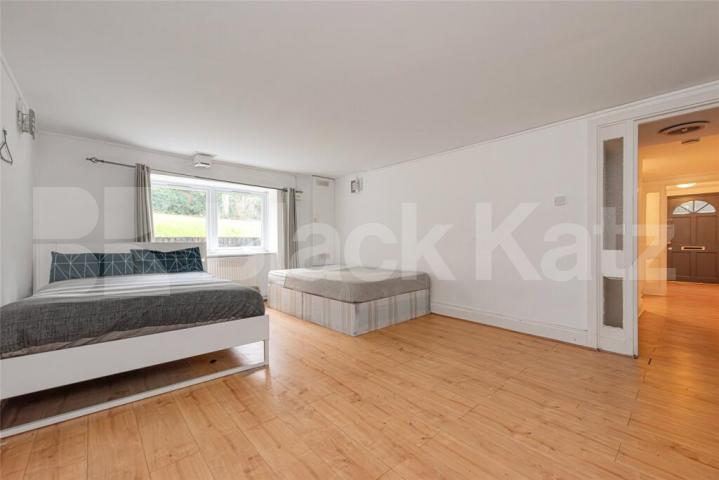 Spacious 1 Bed + Lounge Conversion in a Private Development  Northern Heights, Crescent Road, Crouch End